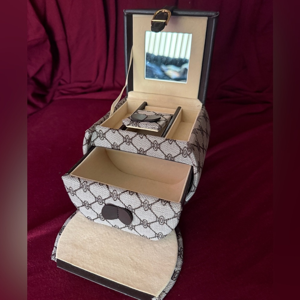 Elegant Patterned Jewelry Box